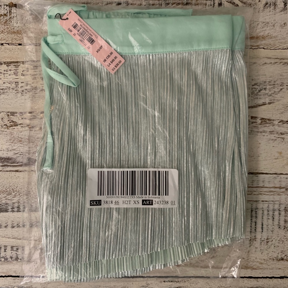 VS Shine Pleat Short sz XS in Misty Jade